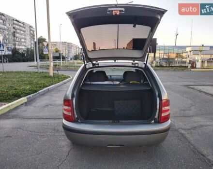 Серый Шкода Фабия, объемом двигателя 1.39 л и пробегом 277 тыс. км за 4800 $, фото 4 на Automoto.ua