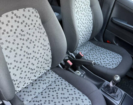 Серый Шкода Фабия, объемом двигателя 1.39 л и пробегом 190 тыс. км за 4300 $, фото 15 на Automoto.ua