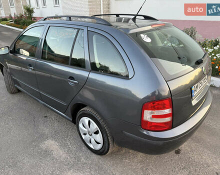 Серый Шкода Фабия, объемом двигателя 1.39 л и пробегом 202 тыс. км за 5200 $, фото 3 на Automoto.ua