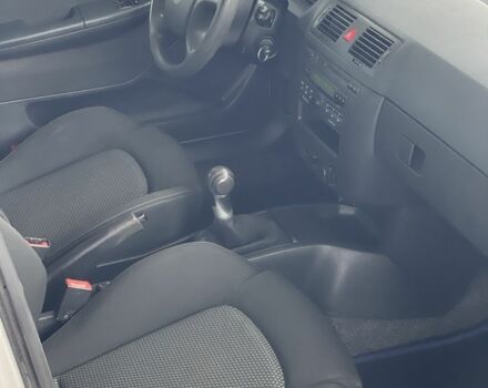 Серый Шкода Фабия, объемом двигателя 1.4 л и пробегом 231 тыс. км за 4500 $, фото 15 на Automoto.ua