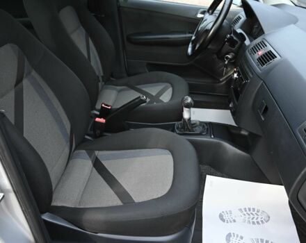 Серый Шкода Фабия, объемом двигателя 1.4 л и пробегом 209 тыс. км за 5350 $, фото 18 на Automoto.ua