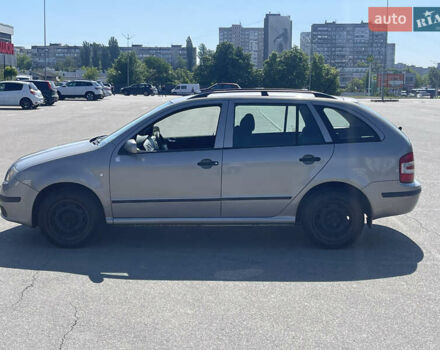 Серый Шкода Фабия, объемом двигателя 1.39 л и пробегом 226 тыс. км за 4900 $, фото 4 на Automoto.ua