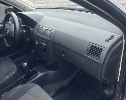 Серый Шкода Фабия, объемом двигателя 1.39 л и пробегом 180 тыс. км за 4350 $, фото 11 на Automoto.ua