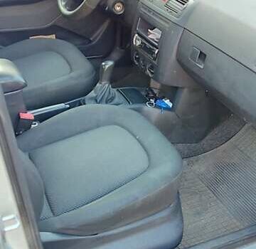 Серый Шкода Фабия, объемом двигателя 1.4 л и пробегом 290 тыс. км за 4000 $, фото 4 на Automoto.ua