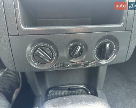 Шкода Фабия 2007 в Чернигове на Automoto.ua Серый Шкода Фабия, объемом двигателя 1.4 л и пробегом 193 тыс. км за 5400 $, фото 18 на Automoto.ua