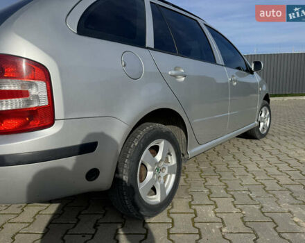 Сірий Шкода Фабія, об'ємом двигуна 1.39 л та пробігом 232 тис. км за 4100 $, фото 3 на Automoto.ua