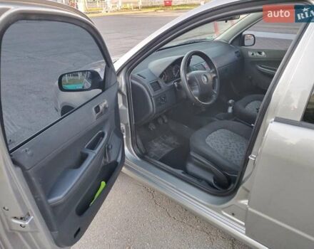 Серый Шкода Фабия, объемом двигателя 1.39 л и пробегом 277 тыс. км за 4800 $, фото 6 на Automoto.ua