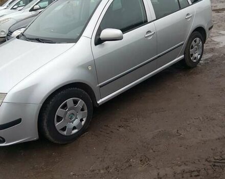 Сірий Шкода Фабія, об'ємом двигуна 1.39 л та пробігом 315 тис. км за 3900 $, фото 2 на Automoto.ua