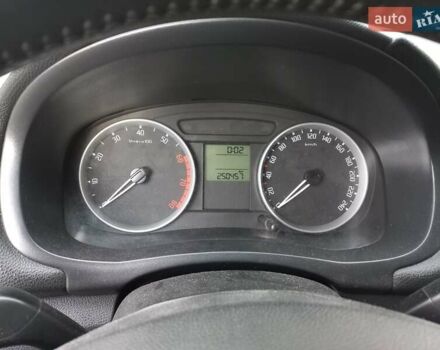 Сірий Шкода Фабія, об'ємом двигуна 1.39 л та пробігом 250 тис. км за 5300 $, фото 16 на Automoto.ua