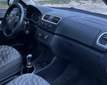 Серый Шкода Фабия, объемом двигателя 1.4 л и пробегом 201 тыс. км за 4500 $, фото 9 на Automoto.ua