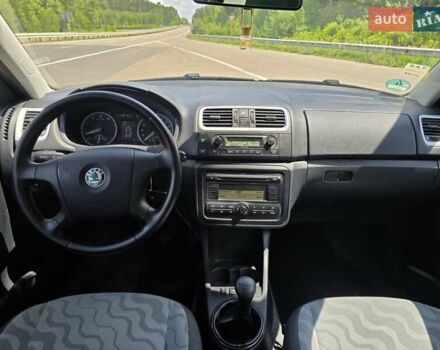 Серый Шкода Фабия, объемом двигателя 1.6 л и пробегом 215 тыс. км за 5599 $, фото 33 на Automoto.ua