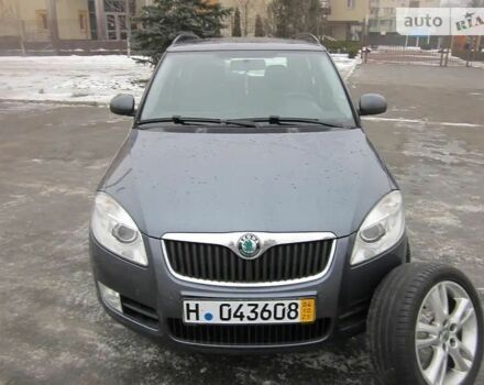 Серый Шкода Фабия, объемом двигателя 1.6 л и пробегом 180 тыс. км за 5700 $, фото 2 на Automoto.ua