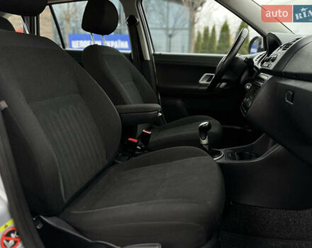 Серый Шкода Фабия, объемом двигателя 1.39 л и пробегом 224 тыс. км за 5800 $, фото 46 на Automoto.ua