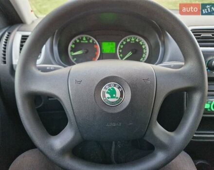 Серый Шкода Фабия, объемом двигателя 1.4 л и пробегом 147 тыс. км за 5600 $, фото 63 на Automoto.ua