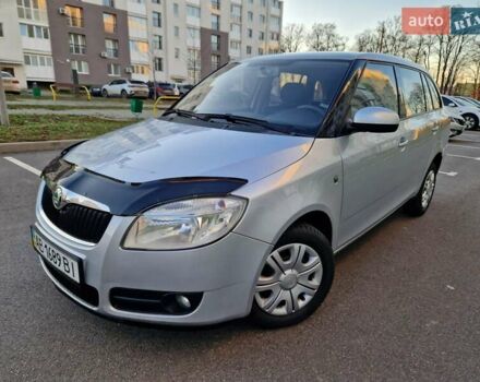 Серый Шкода Фабия, объемом двигателя 1.4 л и пробегом 147 тыс. км за 5600 $, фото 2 на Automoto.ua