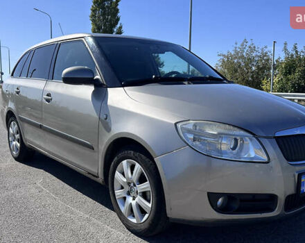 Серый Шкода Фабия, объемом двигателя 1.39 л и пробегом 220 тыс. км за 5550 $, фото 2 на Automoto.ua