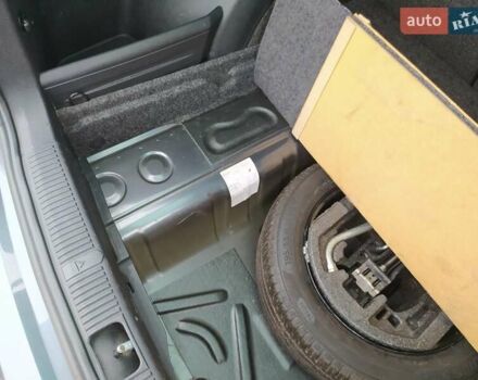 Серый Шкода Фабия, объемом двигателя 1.39 л и пробегом 232 тыс. км за 6500 $, фото 27 на Automoto.ua