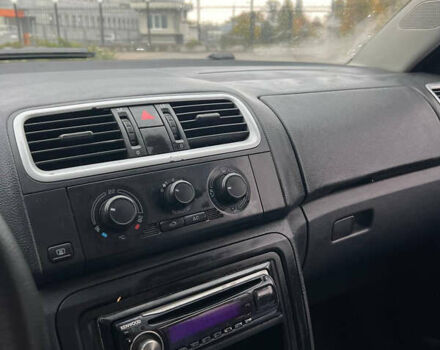 Серый Шкода Фабия, объемом двигателя 1.39 л и пробегом 274 тыс. км за 4700 $, фото 10 на Automoto.ua