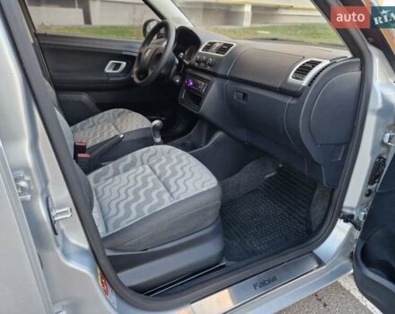 Серый Шкода Фабия, объемом двигателя 1.4 л и пробегом 147 тыс. км за 5600 $, фото 32 на Automoto.ua