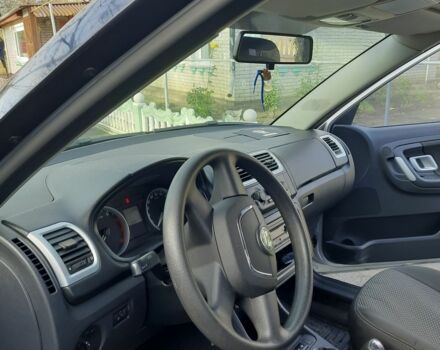 Серый Шкода Фабия, объемом двигателя 1.4 л и пробегом 208 тыс. км за 5500 $, фото 4 на Automoto.ua