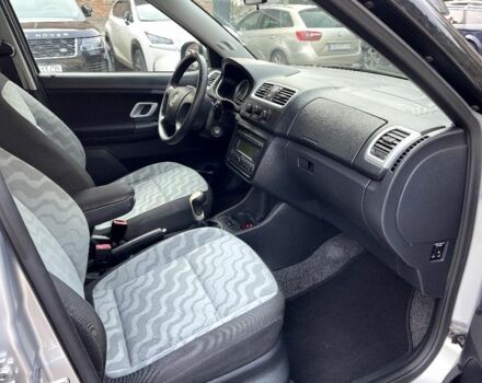 Серый Шкода Фабия, объемом двигателя 1.4 л и пробегом 262 тыс. км за 4700 $, фото 5 на Automoto.ua