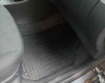 Сірий Шкода Фабія, об'ємом двигуна 1.39 л та пробігом 250 тис. км за 5300 $, фото 4 на Automoto.ua