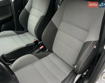 Сірий Шкода Фабія, об'ємом двигуна 1.6 л та пробігом 211 тис. км за 5500 $, фото 12 на Automoto.ua