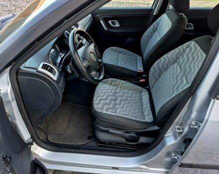 Серый Шкода Фабия, объемом двигателя 1.2 л и пробегом 237 тыс. км за 3999 $, фото 4 на Automoto.ua