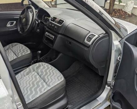 Сірий Шкода Фабія, об'ємом двигуна 1.4 л та пробігом 220 тис. км за 4500 $, фото 2 на Automoto.ua