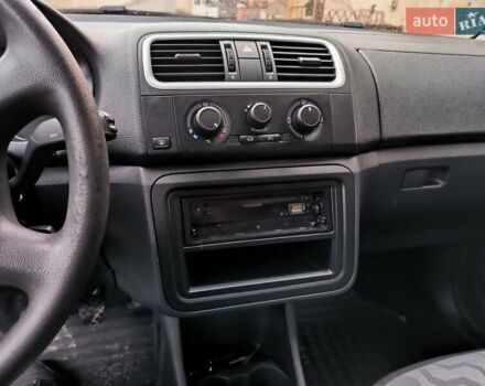 Серый Шкода Фабия, объемом двигателя 1.39 л и пробегом 147 тыс. км за 5200 $, фото 6 на Automoto.ua