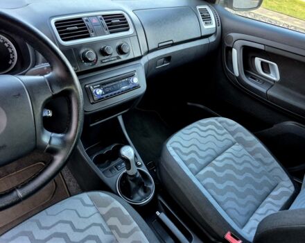 Серый Шкода Фабия, объемом двигателя 1.2 л и пробегом 237 тыс. км за 3999 $, фото 5 на Automoto.ua