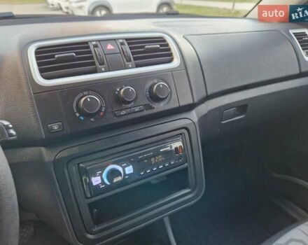 Серый Шкода Фабия, объемом двигателя 1.4 л и пробегом 147 тыс. км за 5600 $, фото 40 на Automoto.ua