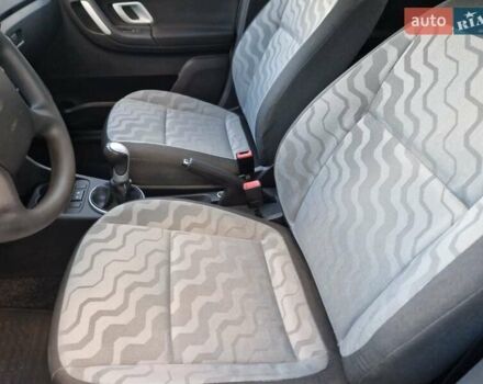 Серый Шкода Фабия, объемом двигателя 1.4 л и пробегом 147 тыс. км за 5600 $, фото 34 на Automoto.ua