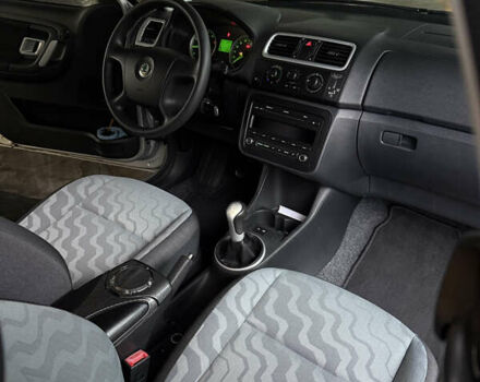 Серый Шкода Фабия, объемом двигателя 1.2 л и пробегом 115 тыс. км за 5300 $, фото 31 на Automoto.ua