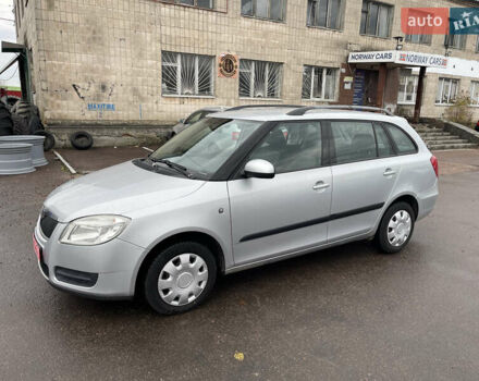 Серый Шкода Фабия, объемом двигателя 1.4 л и пробегом 196 тыс. км за 5600 $, фото 2 на Automoto.ua