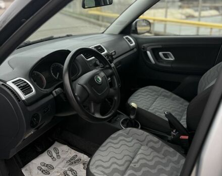 Серый Шкода Фабия, объемом двигателя 1.2 л и пробегом 218 тыс. км за 4000 $, фото 8 на Automoto.ua