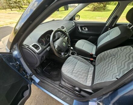 Серый Шкода Фабия, объемом двигателя 1.4 л и пробегом 223 тыс. км за 6500 $, фото 10 на Automoto.ua