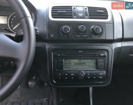 Серый Шкода Фабия, объемом двигателя 1.4 л и пробегом 215 тыс. км за 4999 $, фото 5 на Automoto.ua