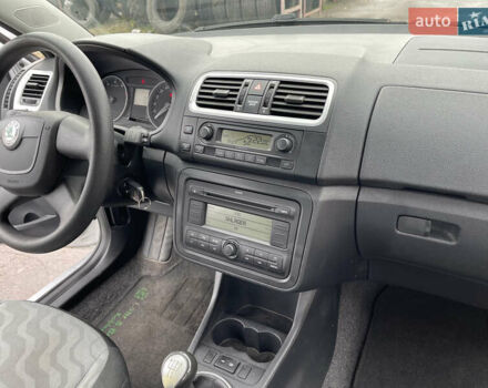 Серый Шкода Фабия, объемом двигателя 1.4 л и пробегом 196 тыс. км за 5600 $, фото 21 на Automoto.ua