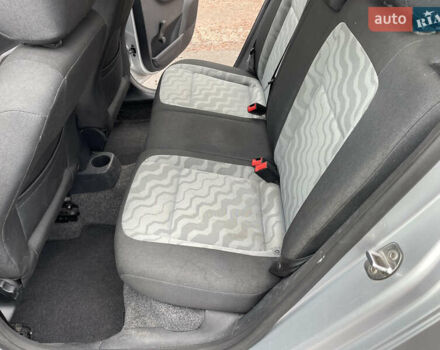 Серый Шкода Фабия, объемом двигателя 1.4 л и пробегом 196 тыс. км за 5600 $, фото 18 на Automoto.ua