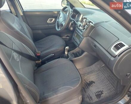 Серый Шкода Фабия, объемом двигателя 1.4 л и пробегом 221 тыс. км за 6250 $, фото 3 на Automoto.ua