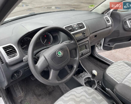 Серый Шкода Фабия, объемом двигателя 1.4 л и пробегом 196 тыс. км за 5600 $, фото 15 на Automoto.ua