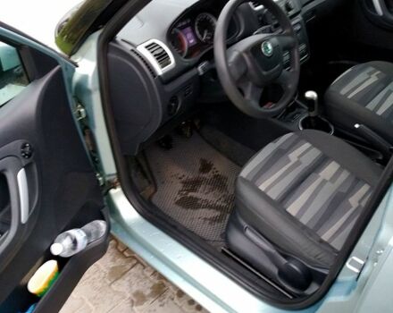 Сірий Шкода Фабія, об'ємом двигуна 1.6 л та пробігом 370 тис. км за 4999 $, фото 5 на Automoto.ua