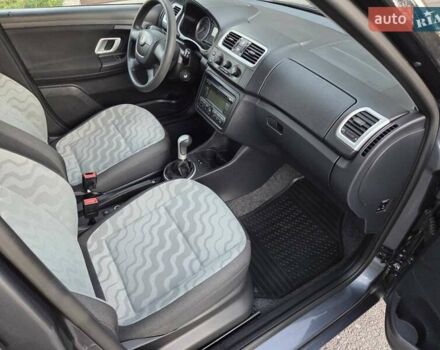 Серый Шкода Фабия, объемом двигателя 1.4 л и пробегом 174 тыс. км за 6550 $, фото 14 на Automoto.ua