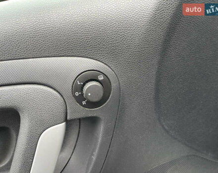 Серый Шкода Фабия, объемом двигателя 1.4 л и пробегом 196 тыс. км за 5600 $, фото 16 на Automoto.ua