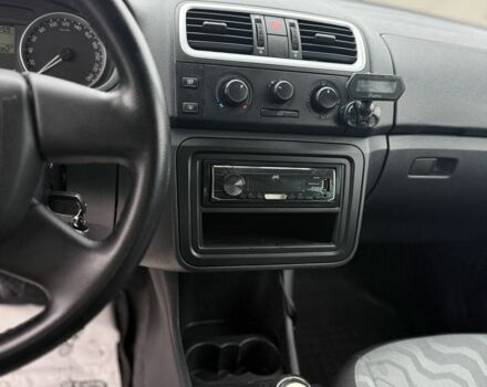 Серый Шкода Фабия, объемом двигателя 1.2 л и пробегом 218 тыс. км за 4000 $, фото 6 на Automoto.ua