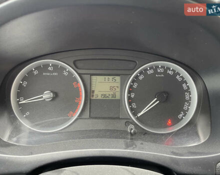 Серый Шкода Фабия, объемом двигателя 1.4 л и пробегом 196 тыс. км за 5600 $, фото 29 на Automoto.ua