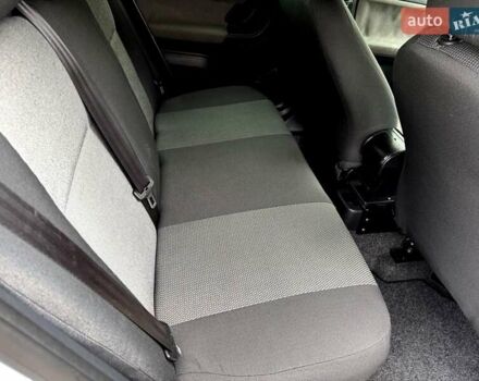 Серый Шкода Фабия, объемом двигателя 1.39 л и пробегом 150 тыс. км за 5300 $, фото 13 на Automoto.ua