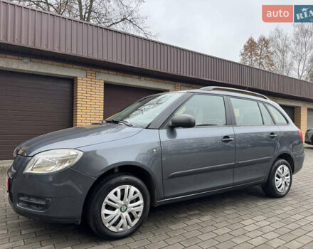 Серый Шкода Фабия, объемом двигателя 1.39 л и пробегом 240 тыс. км за 5400 $, фото 1 на Automoto.ua