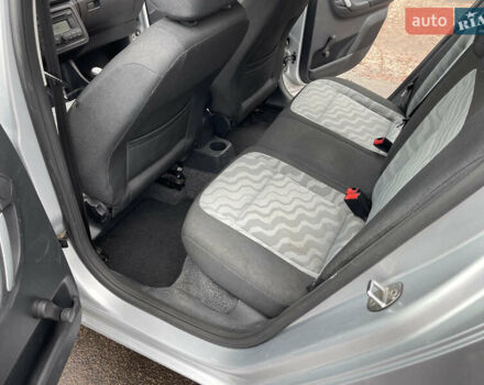 Серый Шкода Фабия, объемом двигателя 1.4 л и пробегом 196 тыс. км за 5600 $, фото 17 на Automoto.ua